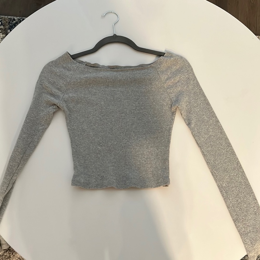 Long sleeve gray top